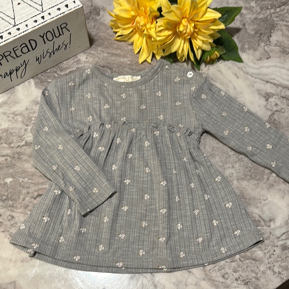 Chelsea & Violet Gray Long Sleeve Kids Top